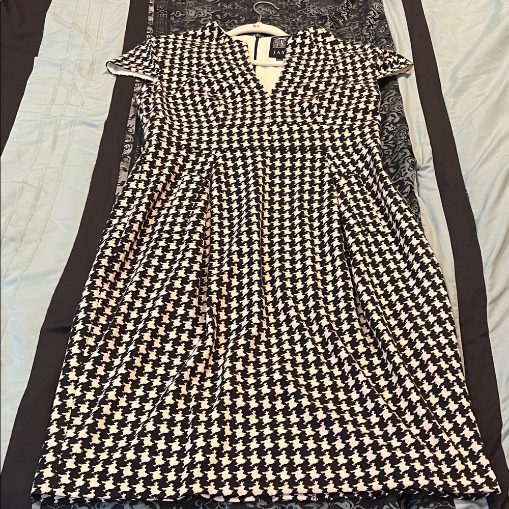 JAX Black and White Houndstooth Midi Dress - Picture 1 of 8